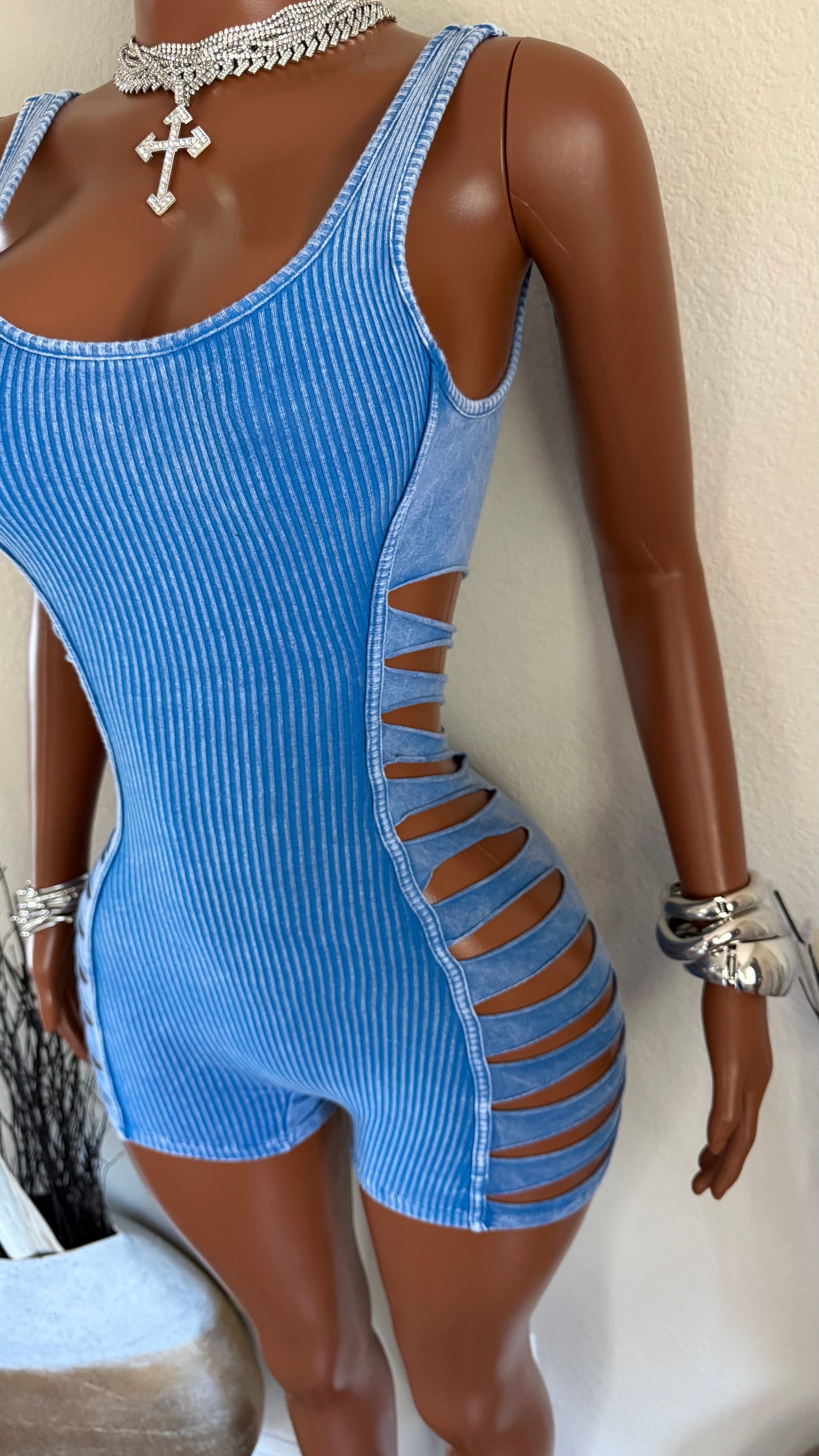 CUTE BUT OUTSIDE ROMPER (BLUE)