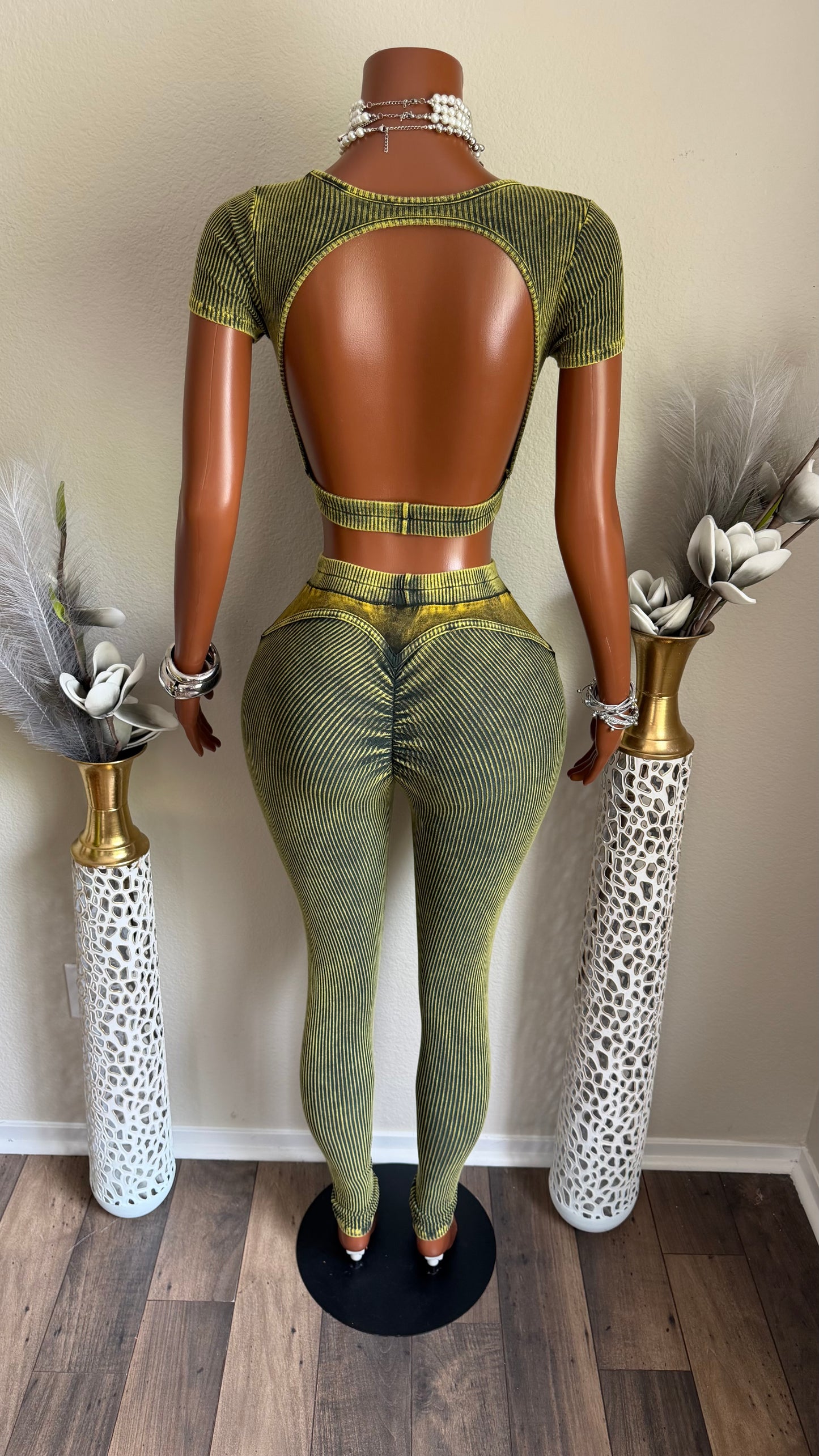 CUTE ON PURPOSE SET (OLIVE)