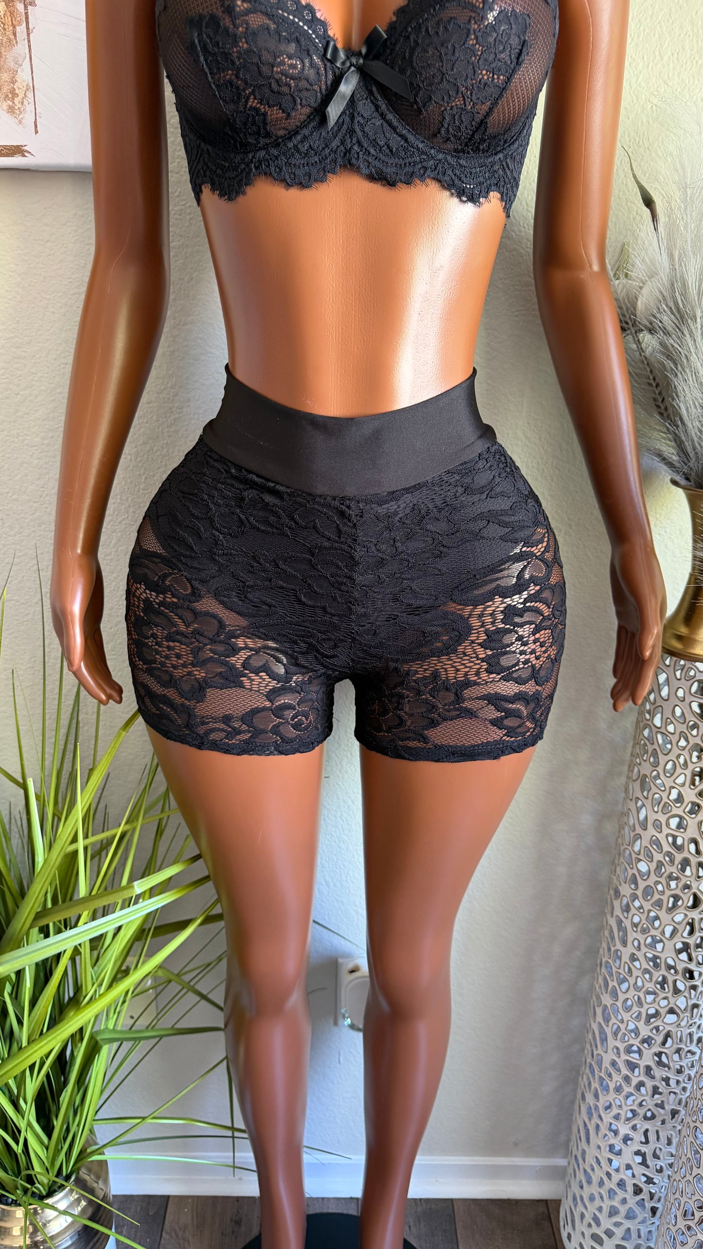 SWEET TROUBLE LACE SHORTS