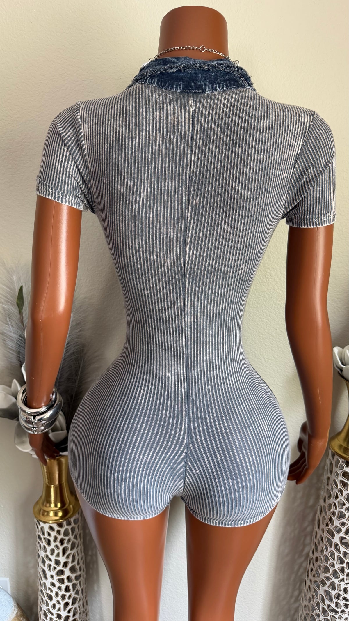 THE EXTRAS ROMPER