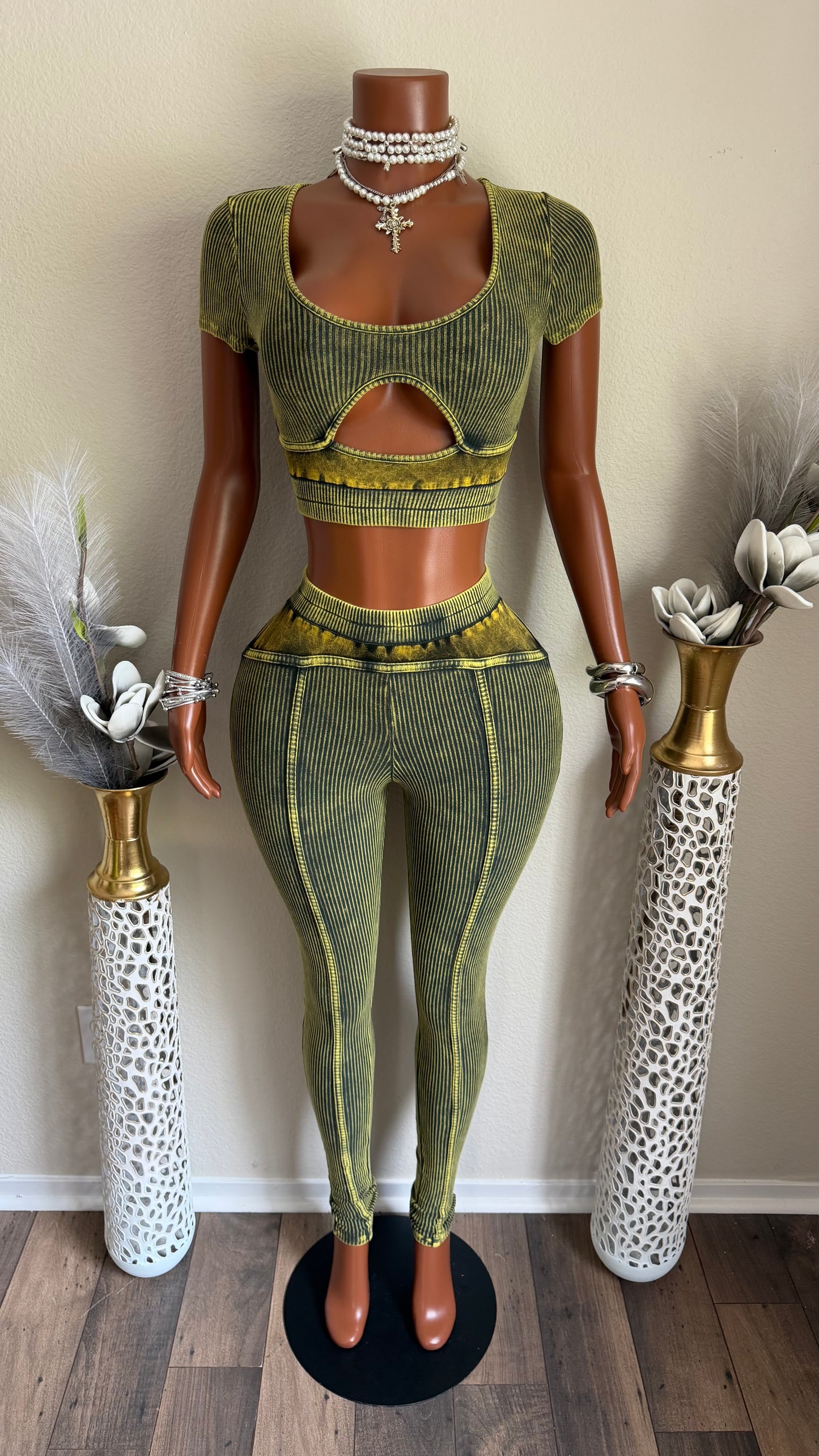 CUTE ON PURPOSE SET (OLIVE)