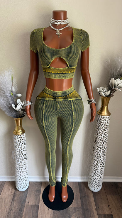 CUTE ON PURPOSE SET (OLIVE)