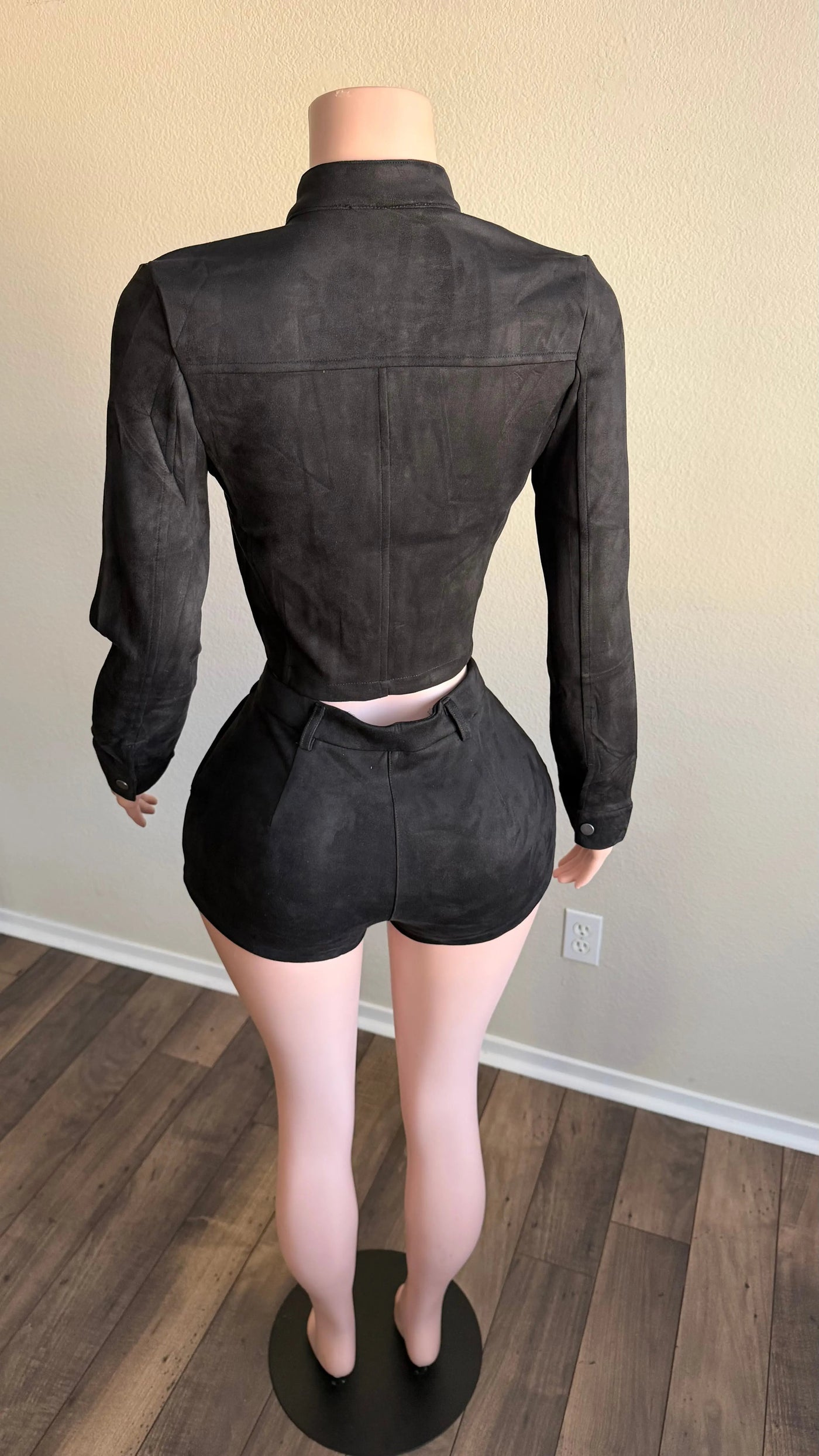 COMMAND THE ROOM SUEDE SHORT SET (BLACK) Couture For You