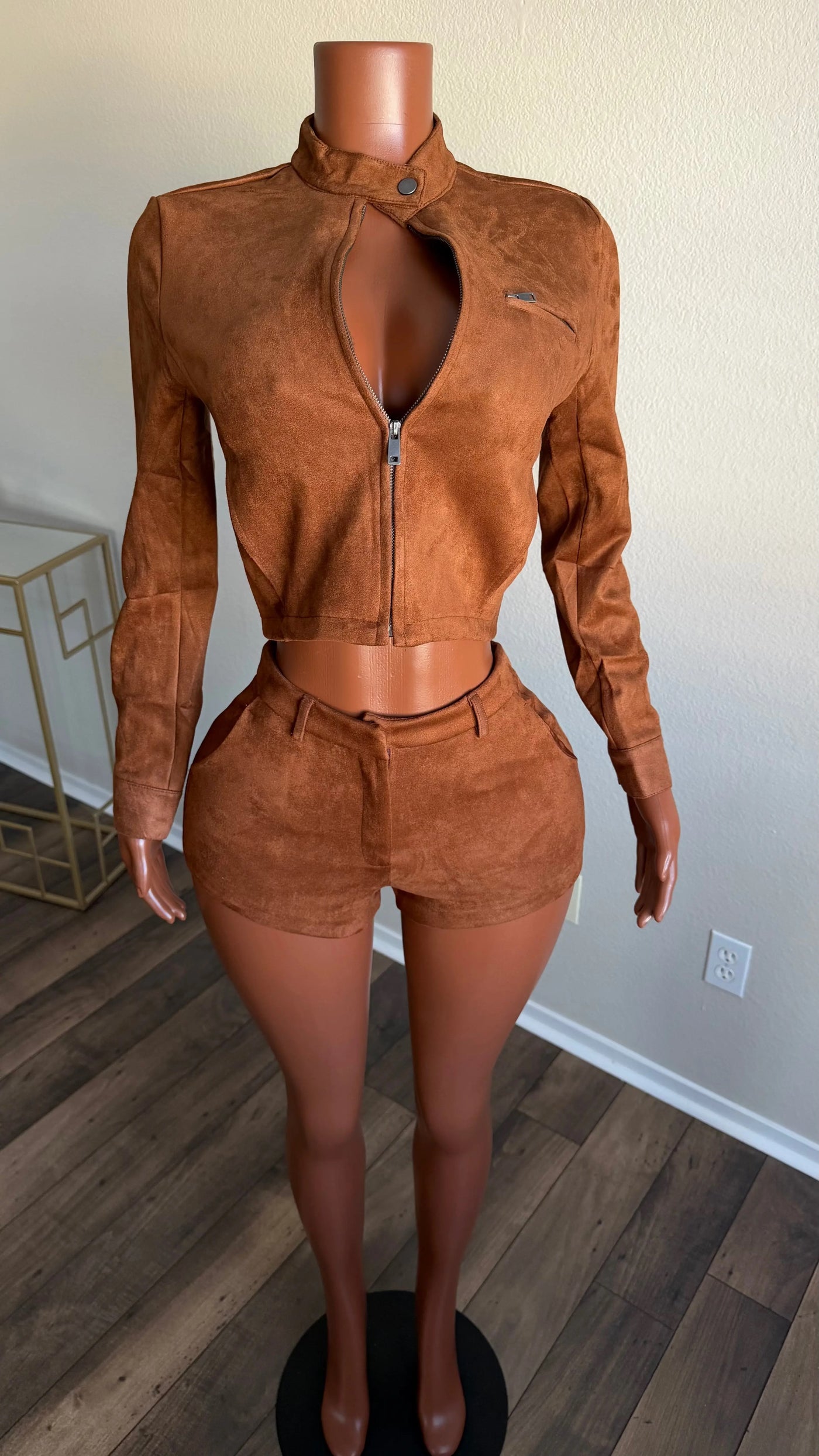 COMMAND THE ROOM SUEDE SHORT SET (COGNAC) Couture For You
