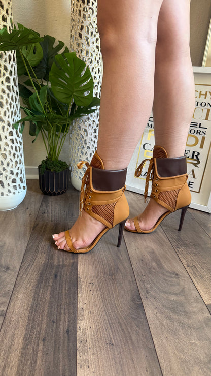 WALK OF FAME HEELS (WHEAT)