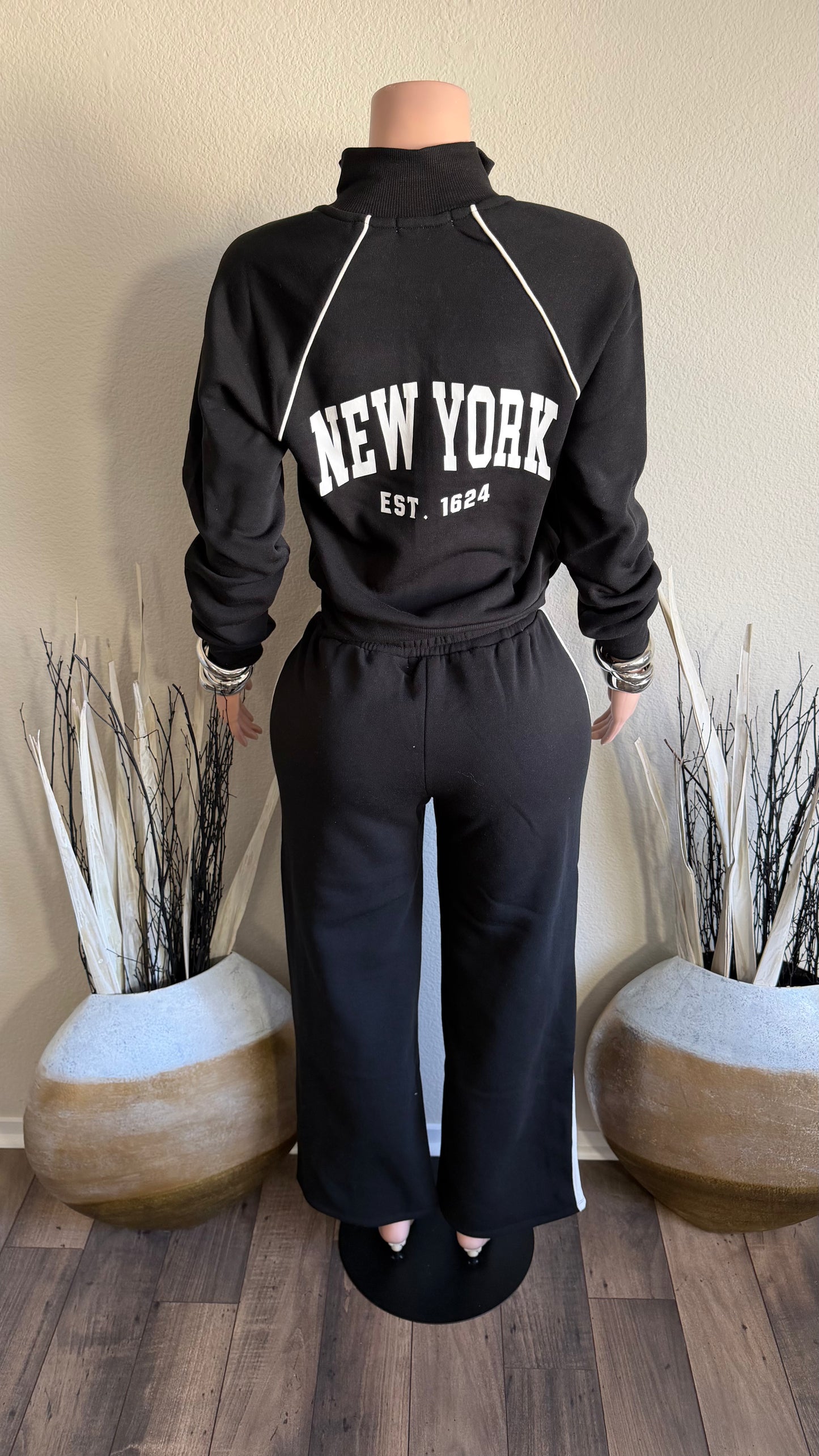 EMPIRE STATE LOUNGE SET (BLACK)
